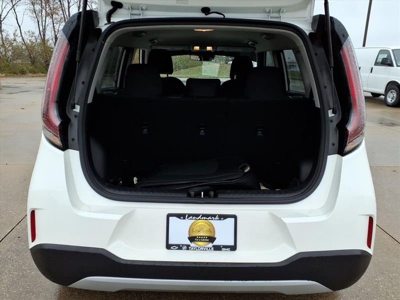 Kia Soul Vehicle Full-screen Gallery Image 22