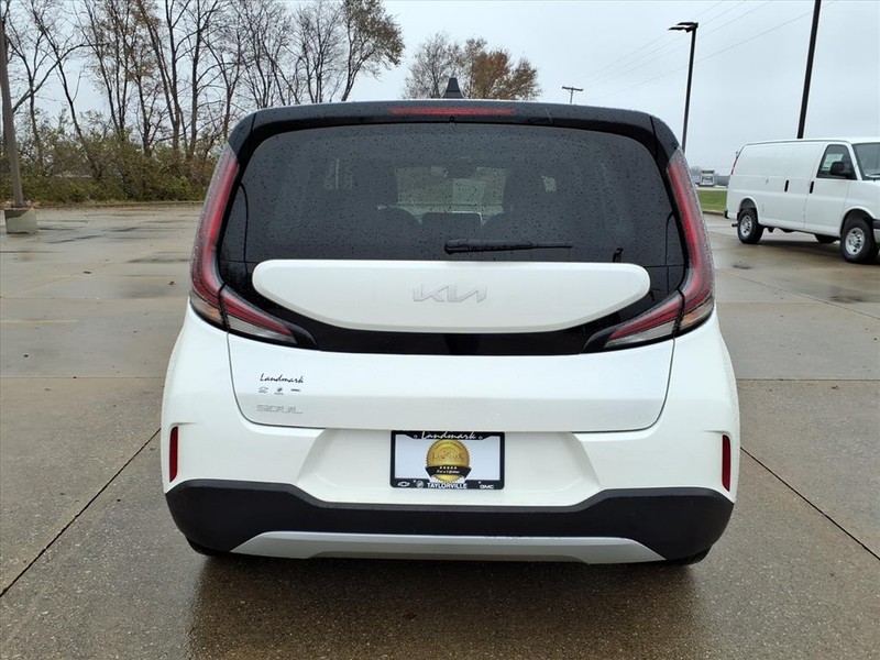 Kia Soul Vehicle Full-screen Gallery Image 23