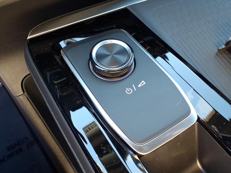 Buick Enclave Vehicle Full-screen Gallery Image 11