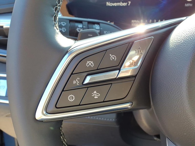 Buick Enclave Vehicle Full-screen Gallery Image 12