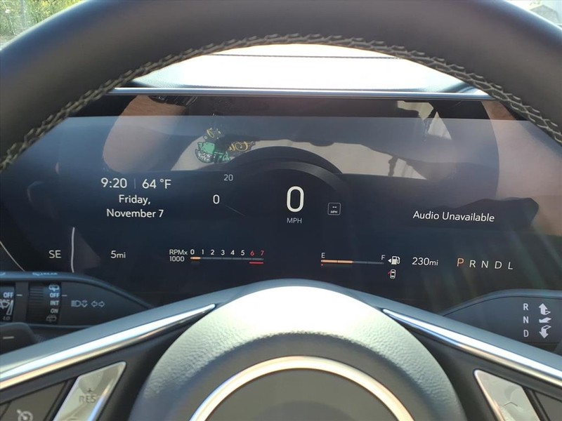 Buick Enclave Vehicle Full-screen Gallery Image 14