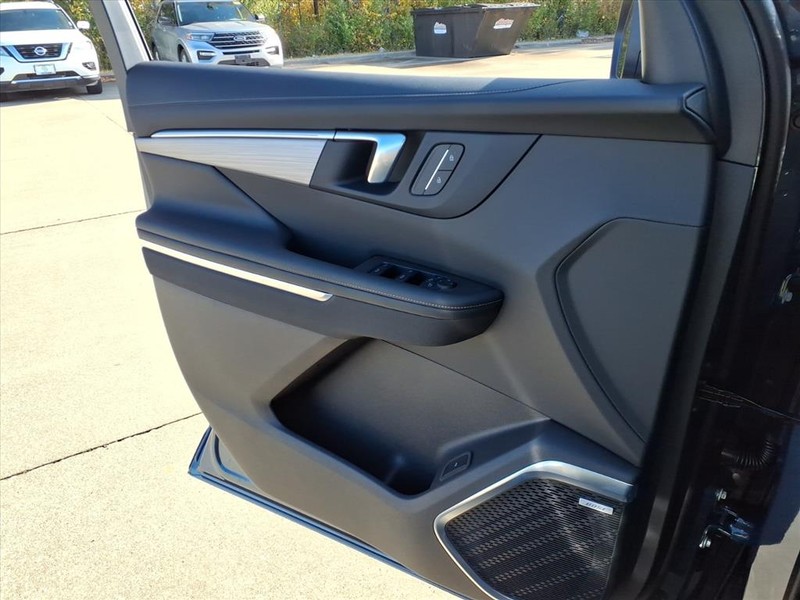 Buick Enclave Vehicle Full-screen Gallery Image 15