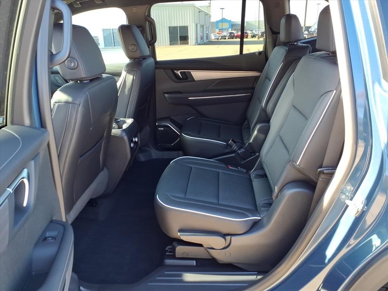 Buick Enclave Vehicle Full-screen Gallery Image 17