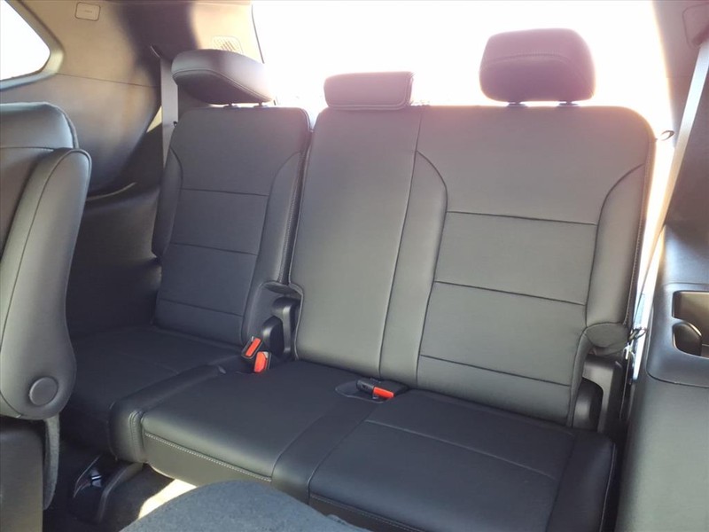 Buick Enclave Vehicle Full-screen Gallery Image 18