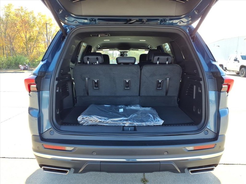 Buick Enclave Vehicle Full-screen Gallery Image 19