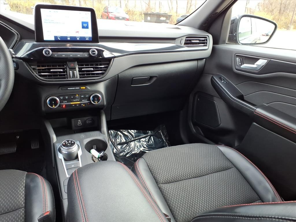 Ford Escape Vehicle Full-screen Gallery Image 10