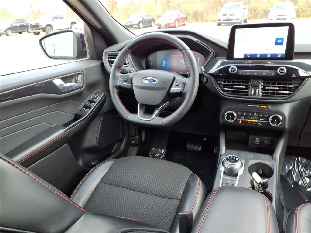 Ford Escape Vehicle Full-screen Gallery Image 11