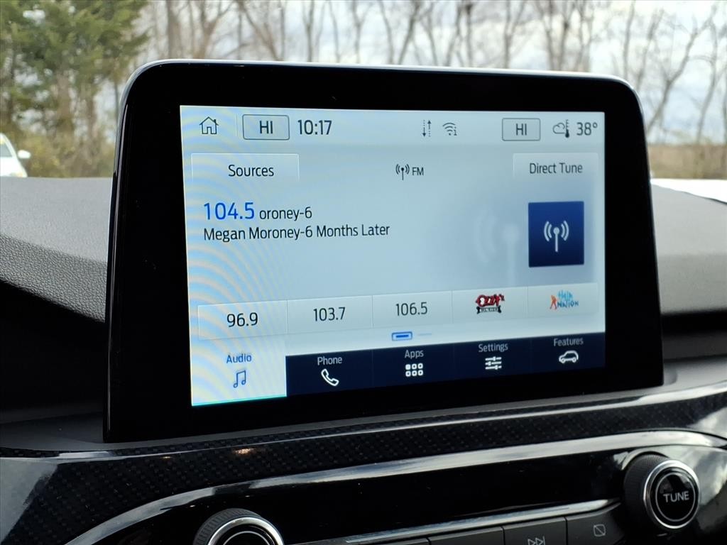 Ford Escape Vehicle Full-screen Gallery Image 12