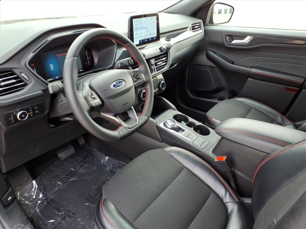 Ford Escape Vehicle Full-screen Gallery Image 23