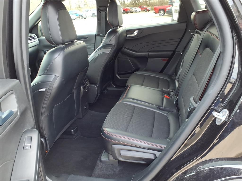 Ford Escape Vehicle Full-screen Gallery Image 24