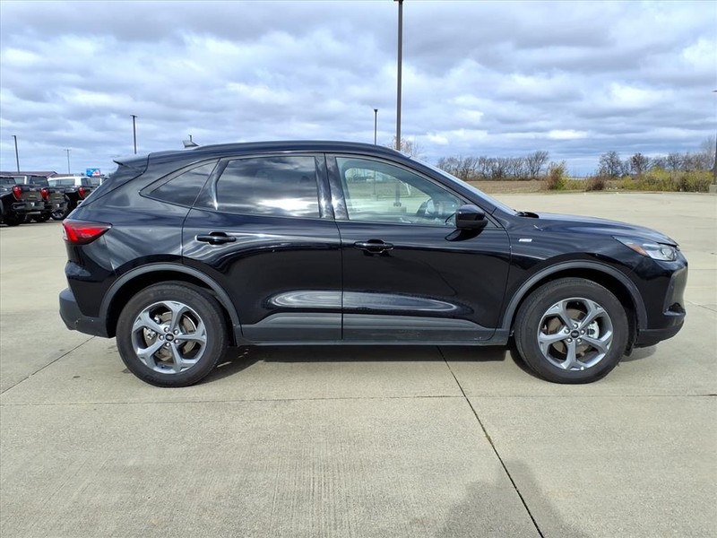 Ford Escape Vehicle Full-screen Gallery Image 5