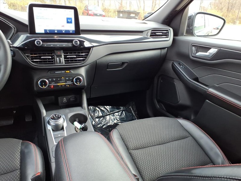 Ford Escape Vehicle Full-screen Gallery Image 10