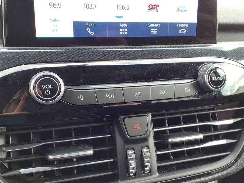 Ford Escape Vehicle Full-screen Gallery Image 14