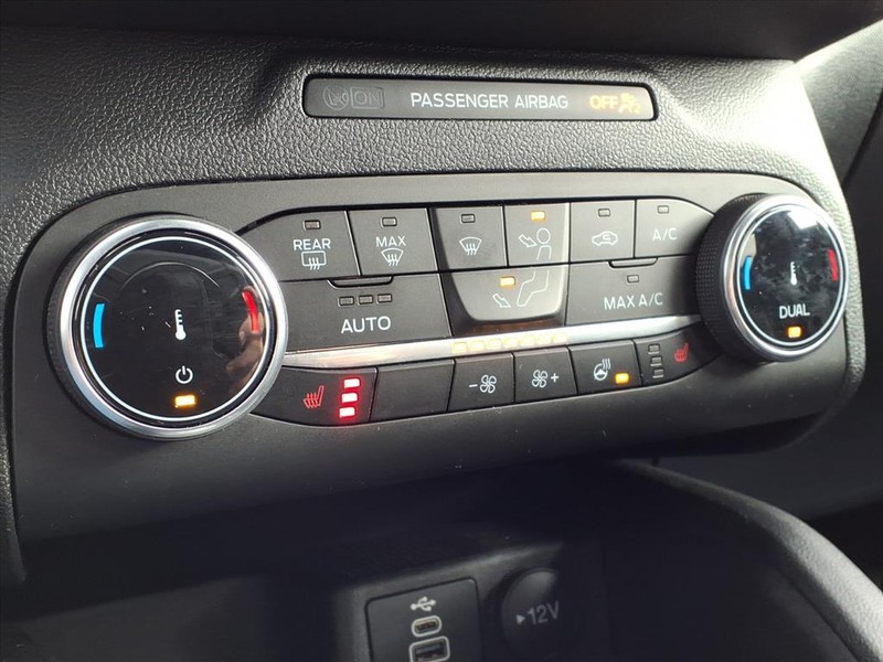 Ford Escape Vehicle Full-screen Gallery Image 15