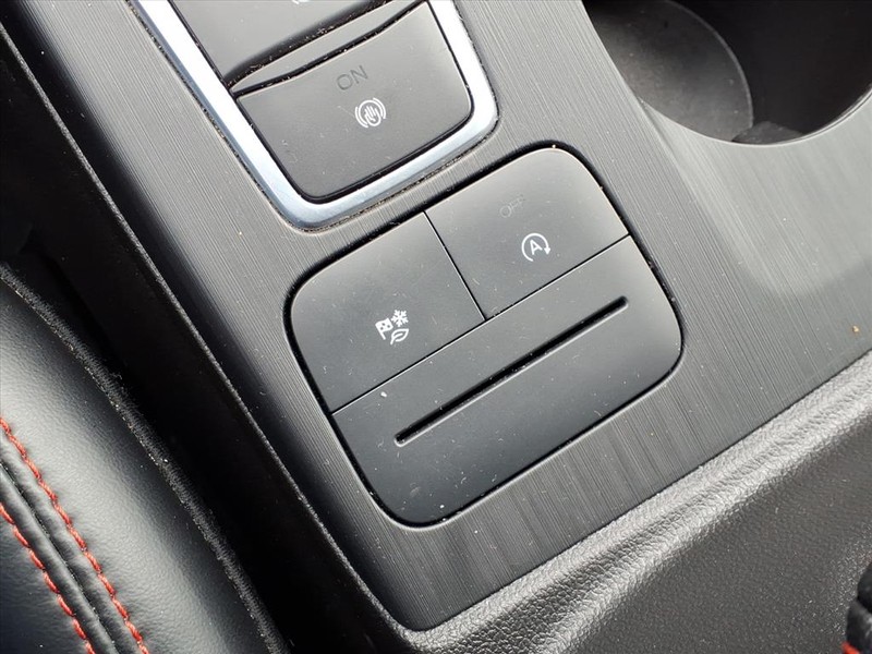 Ford Escape Vehicle Full-screen Gallery Image 17