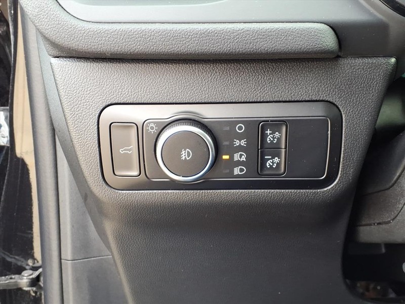 Ford Escape Vehicle Full-screen Gallery Image 21