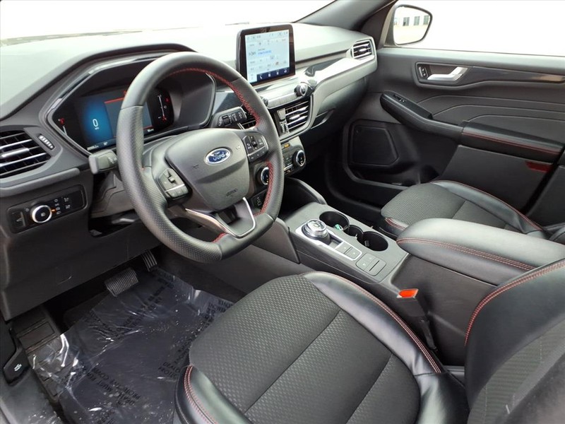 Ford Escape Vehicle Full-screen Gallery Image 23
