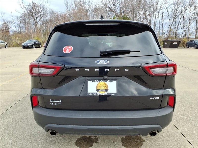 Ford Escape Vehicle Full-screen Gallery Image 26