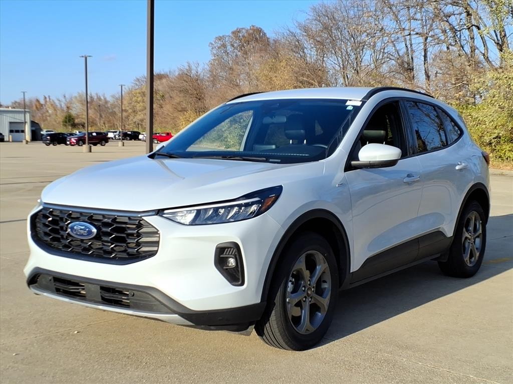 Ford Escape Vehicle Full-screen Gallery Image 2