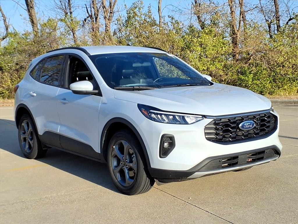 Ford Escape Vehicle Full-screen Gallery Image 6