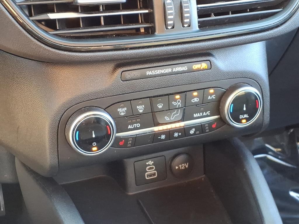 Ford Escape Vehicle Full-screen Gallery Image 15