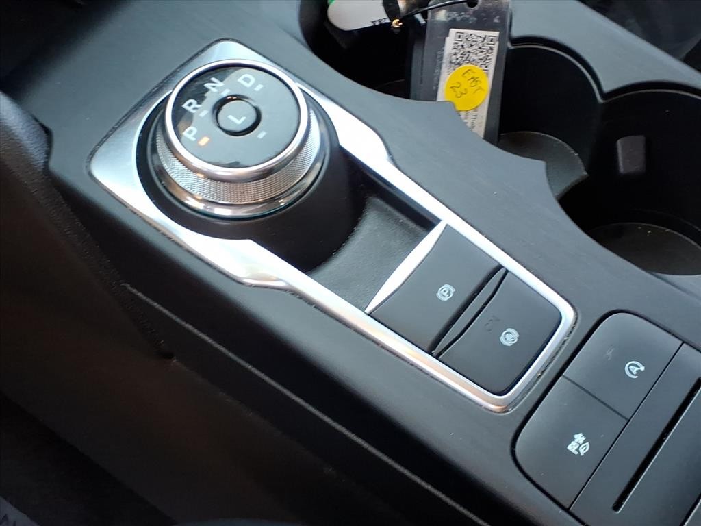 Ford Escape Vehicle Full-screen Gallery Image 16