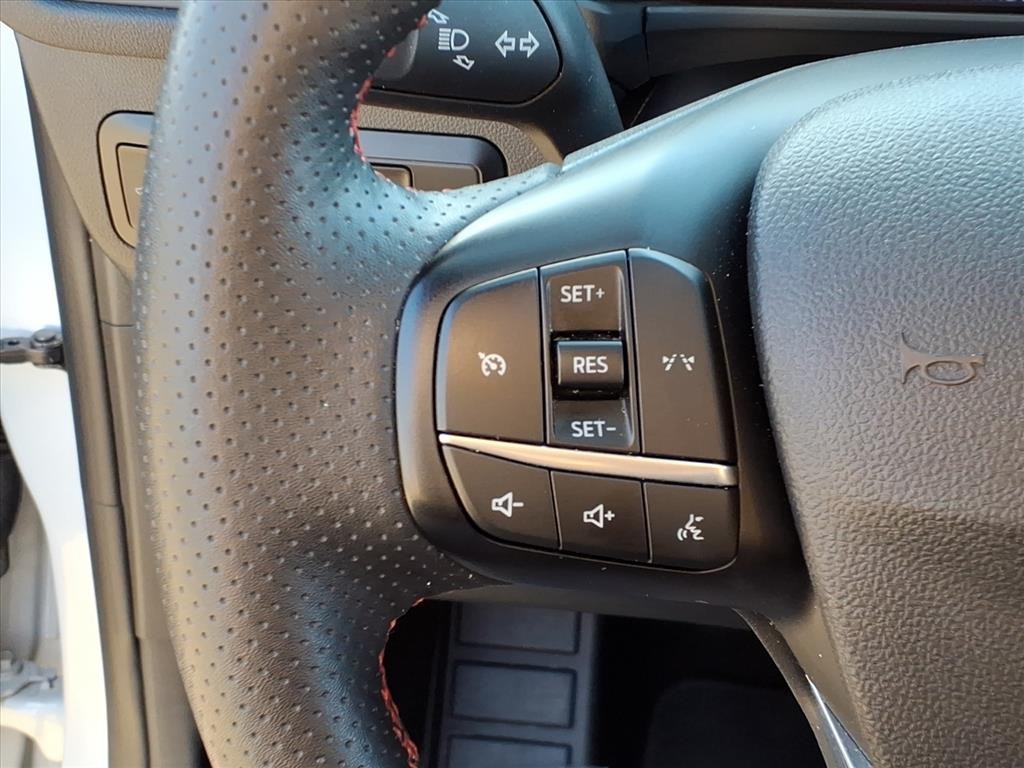 Ford Escape Vehicle Full-screen Gallery Image 17