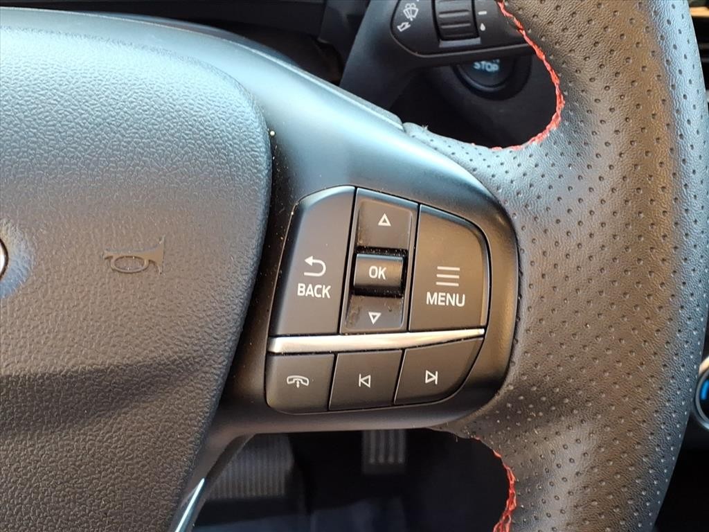 Ford Escape Vehicle Full-screen Gallery Image 18