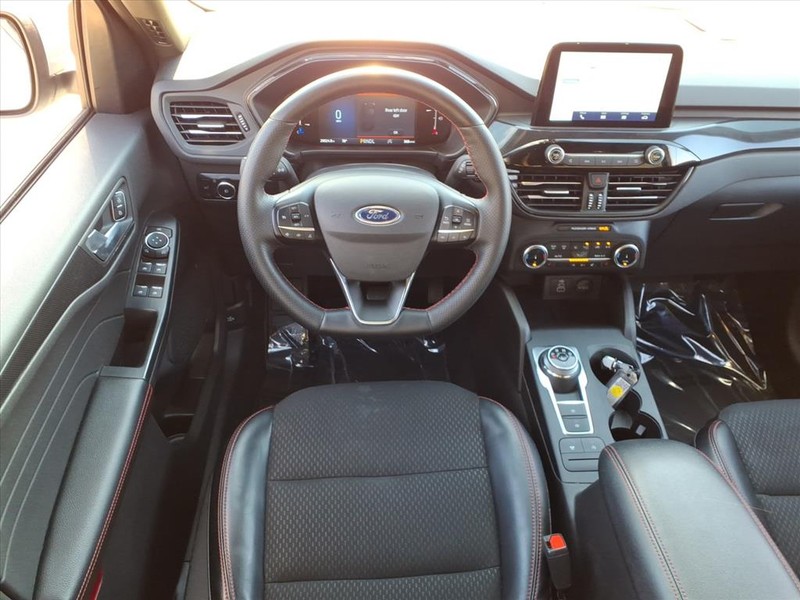 Ford Escape Vehicle Full-screen Gallery Image 9