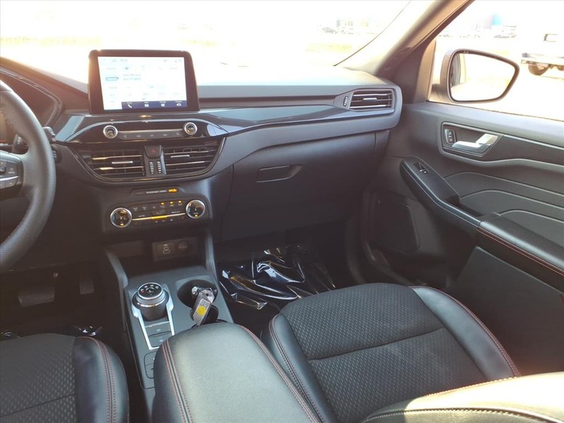 Ford Escape Vehicle Full-screen Gallery Image 10