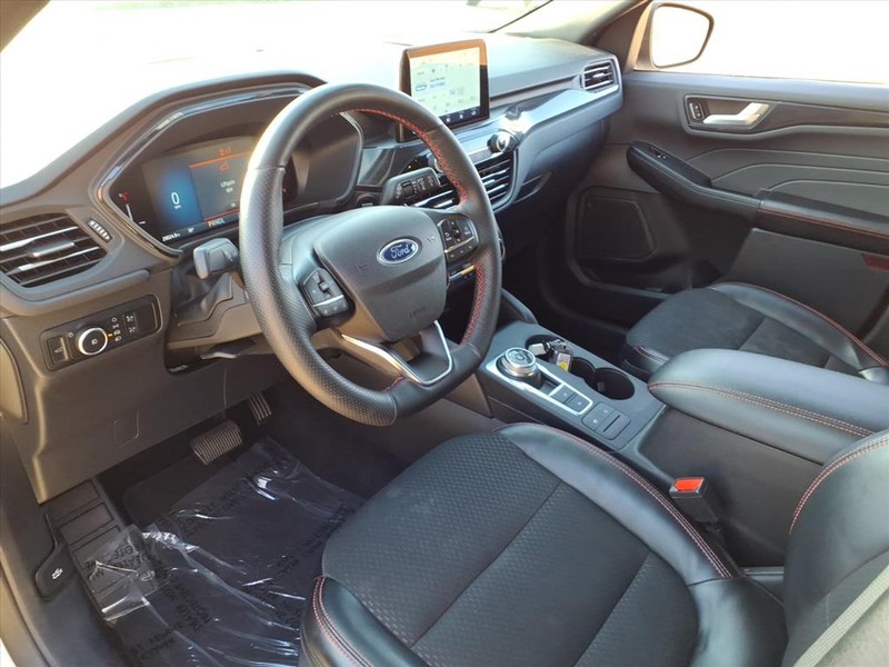 Ford Escape Vehicle Full-screen Gallery Image 21