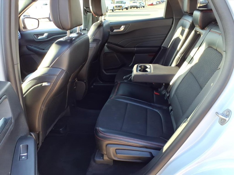 Ford Escape Vehicle Full-screen Gallery Image 22