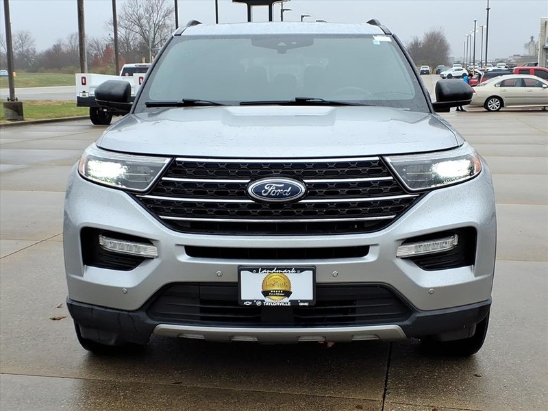 Ford Explorer Vehicle Full-screen Gallery Image 7