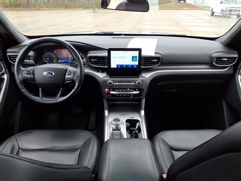 Ford Explorer Vehicle Full-screen Gallery Image 8