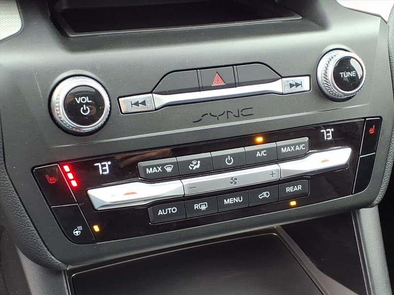 Ford Explorer Vehicle Full-screen Gallery Image 14