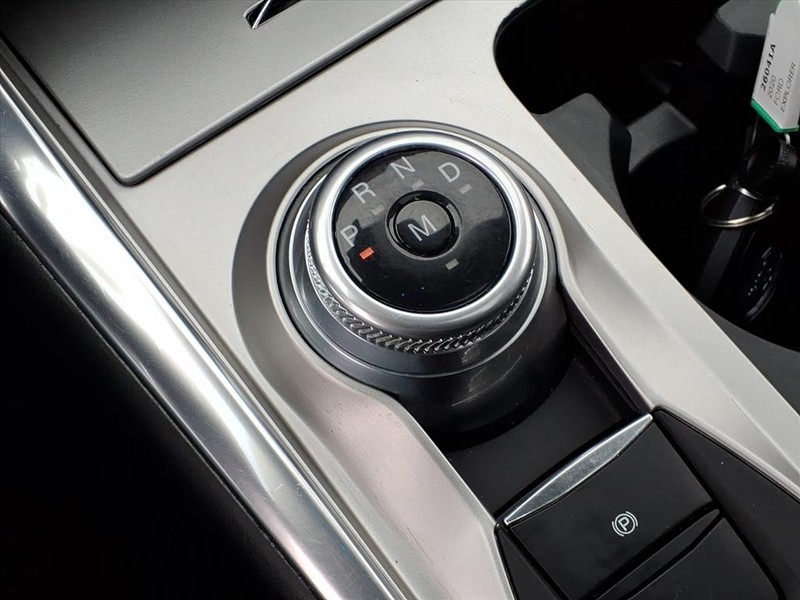 Ford Explorer Vehicle Full-screen Gallery Image 15