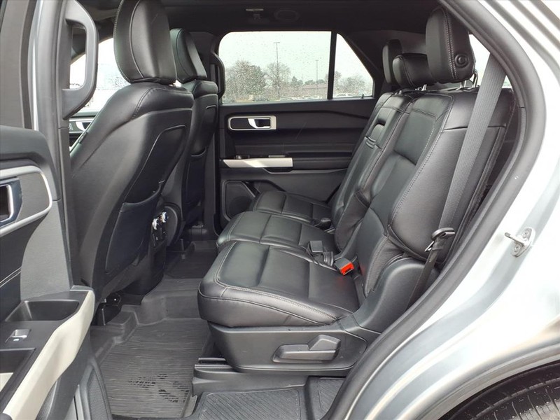 Ford Explorer Vehicle Full-screen Gallery Image 23