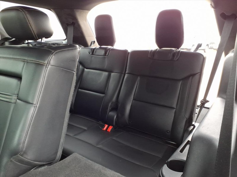 Ford Explorer Vehicle Full-screen Gallery Image 24