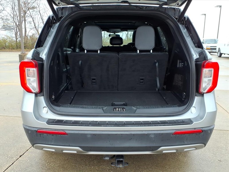 Ford Explorer Vehicle Full-screen Gallery Image 25