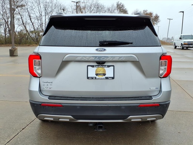 Ford Explorer Vehicle Full-screen Gallery Image 26