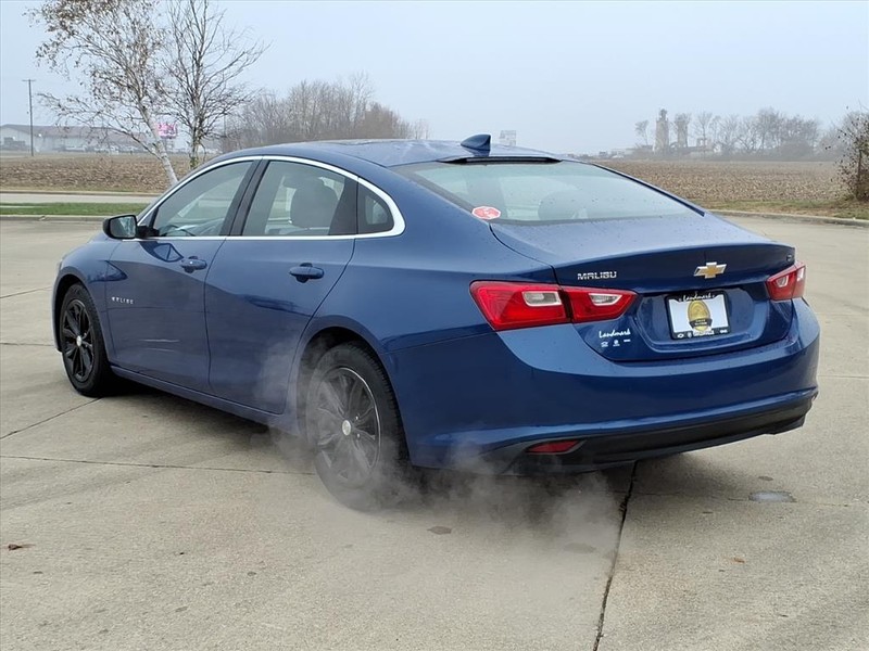 Chevrolet Malibu Vehicle Full-screen Gallery Image 03