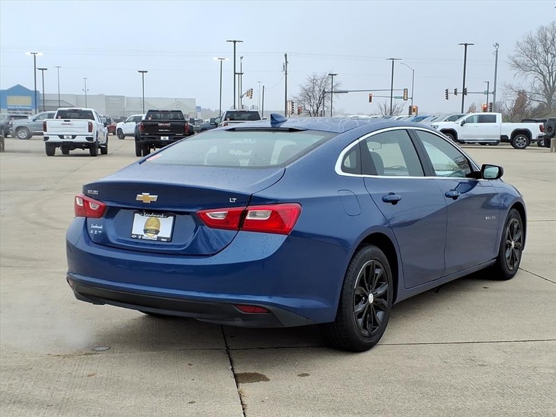 Chevrolet Malibu Vehicle Full-screen Gallery Image 04