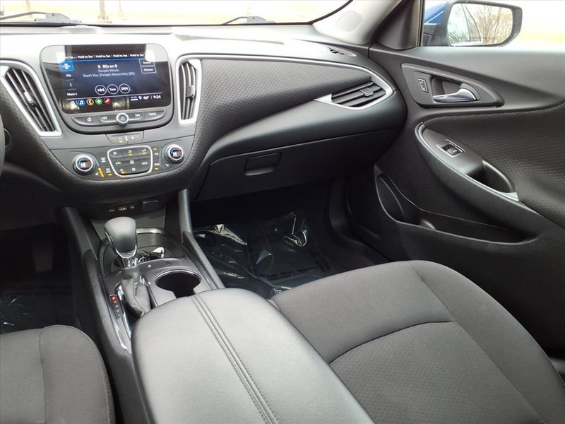 Chevrolet Malibu Vehicle Full-screen Gallery Image 10