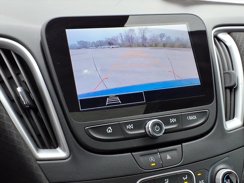 Chevrolet Malibu Vehicle Full-screen Gallery Image 13