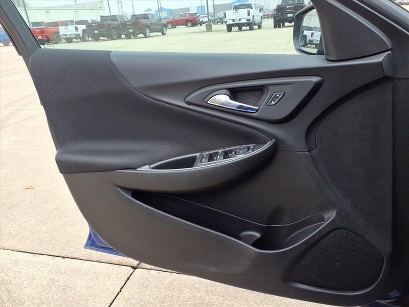 Chevrolet Malibu Vehicle Full-screen Gallery Image 19