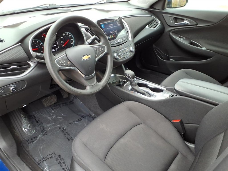 Chevrolet Malibu Vehicle Full-screen Gallery Image 20