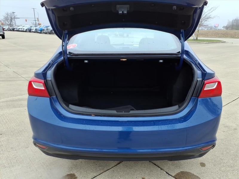 Chevrolet Malibu Vehicle Full-screen Gallery Image 23