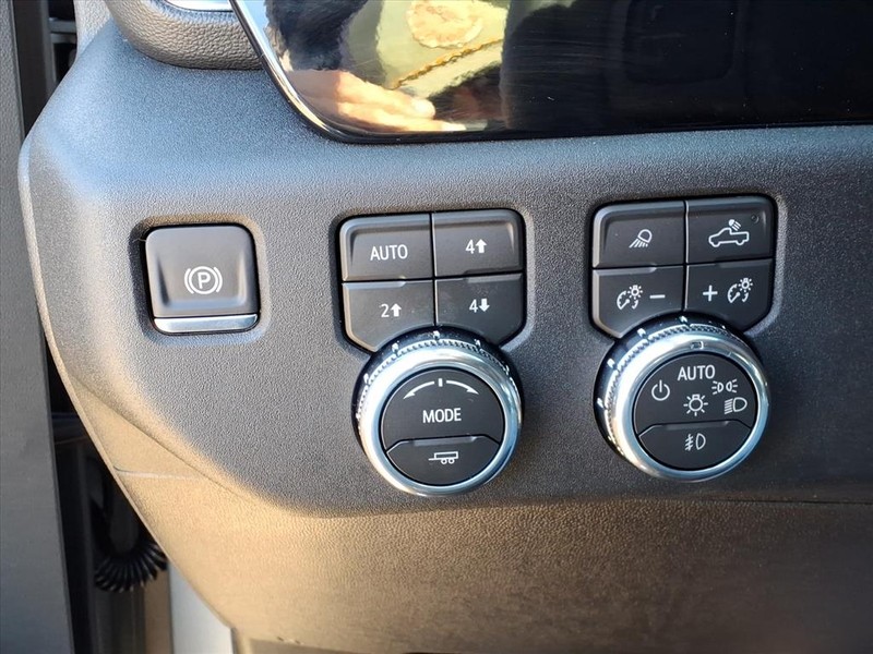 GMC Sierra 2500HD Vehicle Full-screen Gallery Image 14