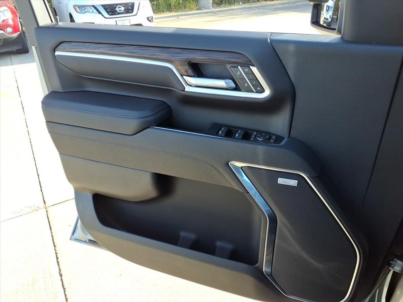 GMC Sierra 2500HD Vehicle Full-screen Gallery Image 15