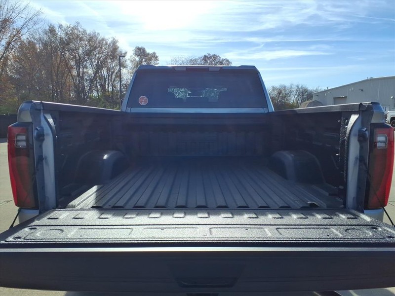 GMC Sierra 2500HD Vehicle Full-screen Gallery Image 18